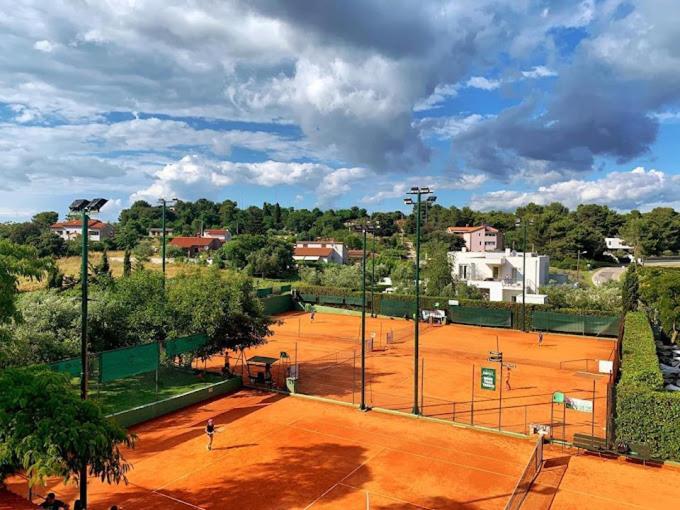 Caramel Comforts In Stinjan Only 800 Meters From The Beach Pula Exterior photo