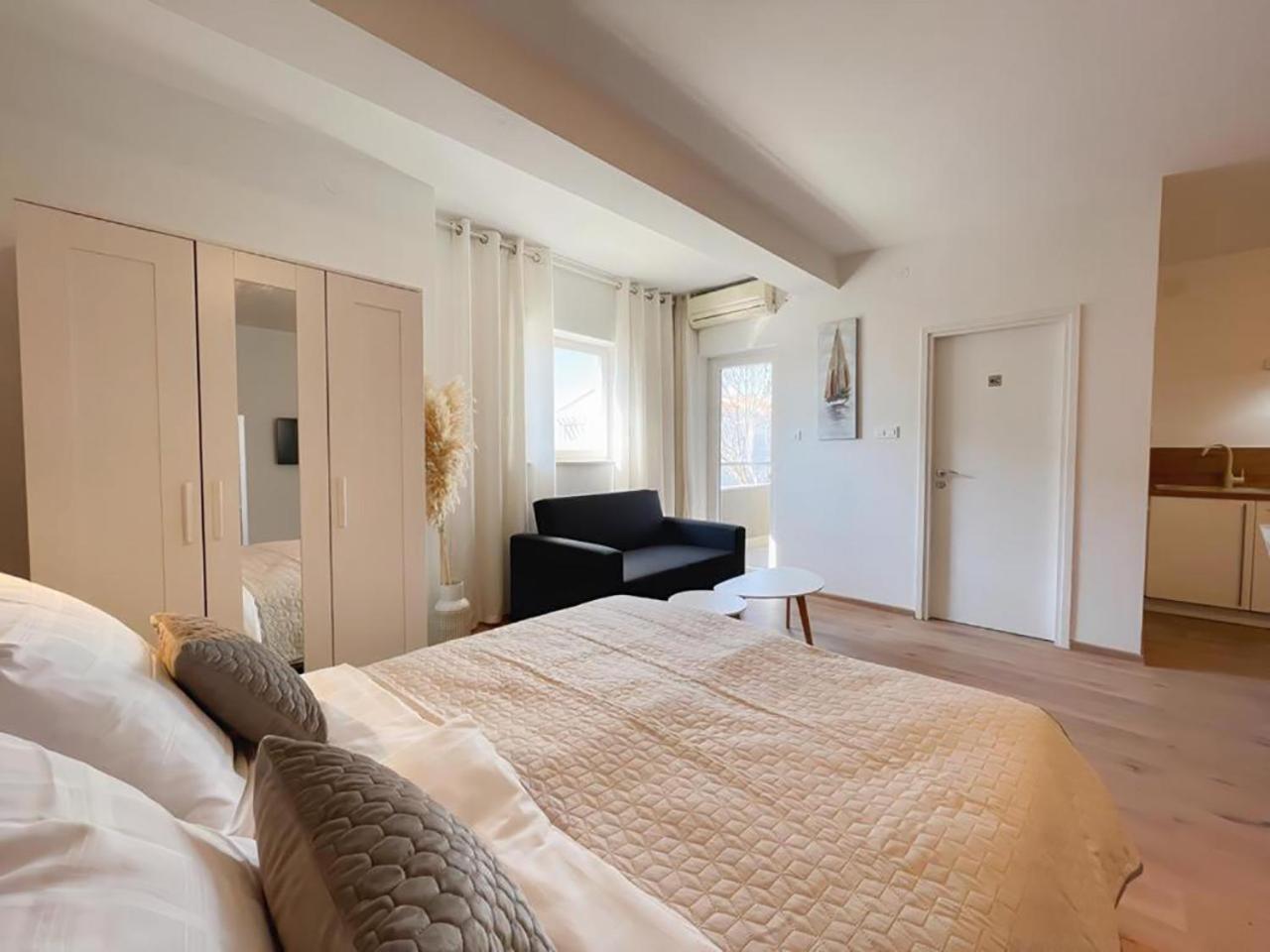 Caramel Comforts In Stinjan Only 800 Meters From The Beach Pula Exterior photo